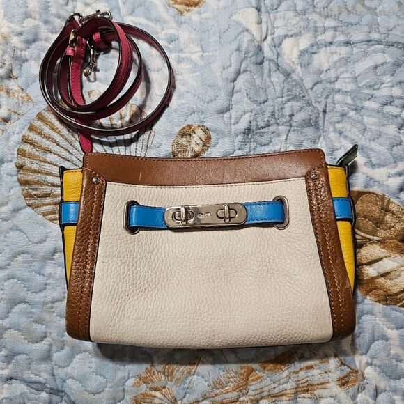 Coach SWAGGER WRISTLET CROSSBODY IN PEBBLE LEATHER - Picture 1 of 8